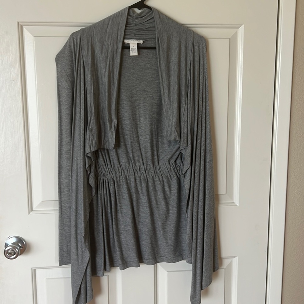 Long sleeved grey top for layering
